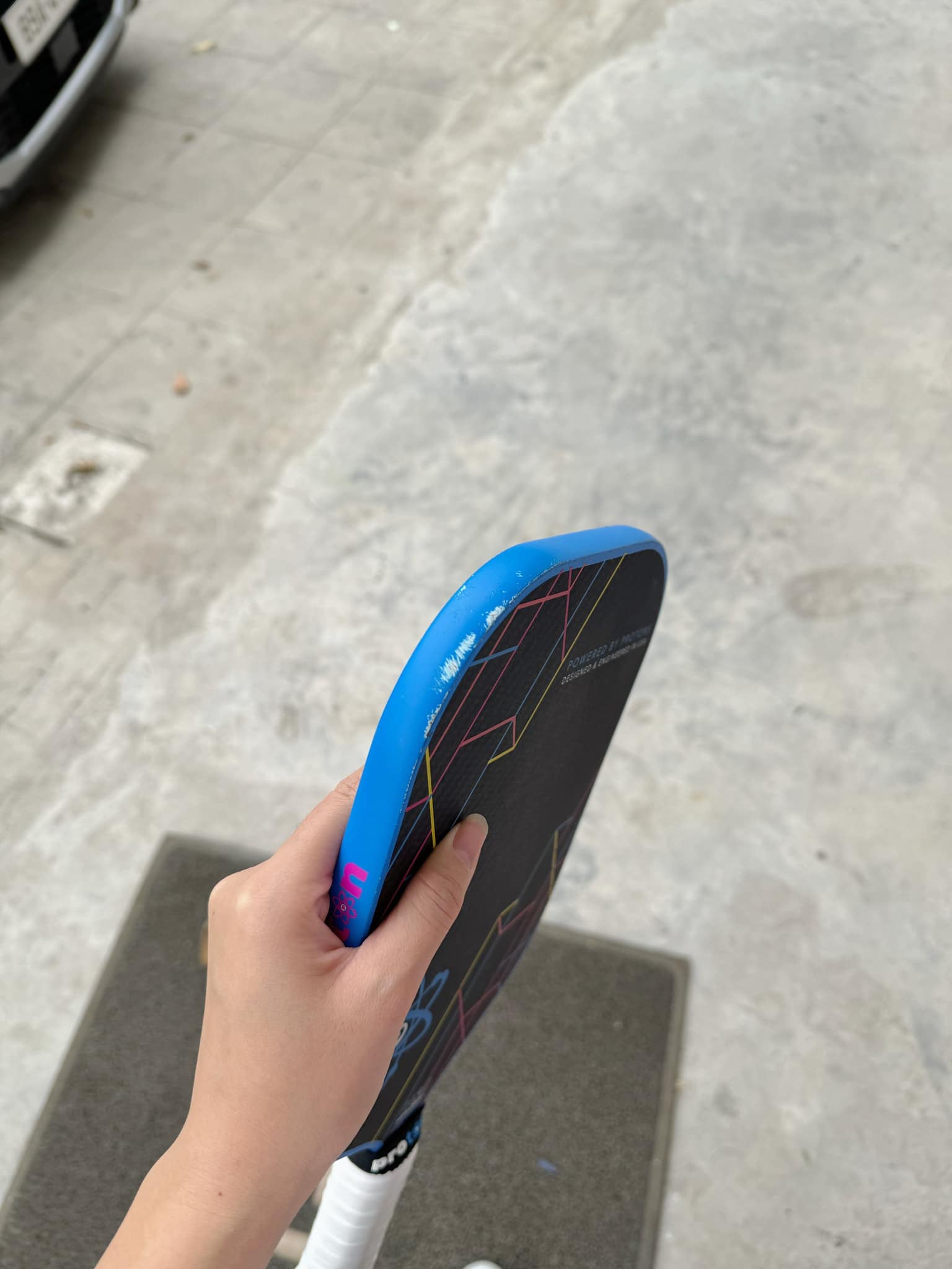 Proton Series 4 racket is not suitable for the hand, needs to be passed, many scratches