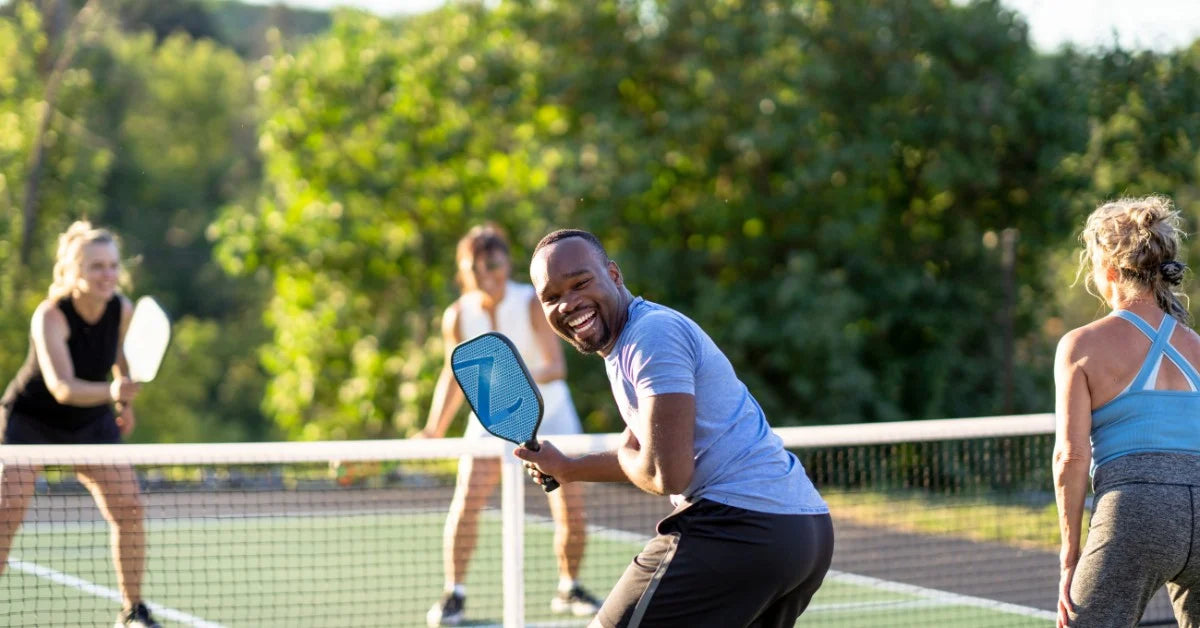 Luật giao bóng cho bộ môn Pickleball: Giải thích đầy đủ, dễ hiểu
