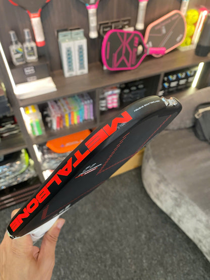 Vợt Pickleball Adidas Metalbone LP đánh ít, viền xước đúng 1 vết nhẹ
