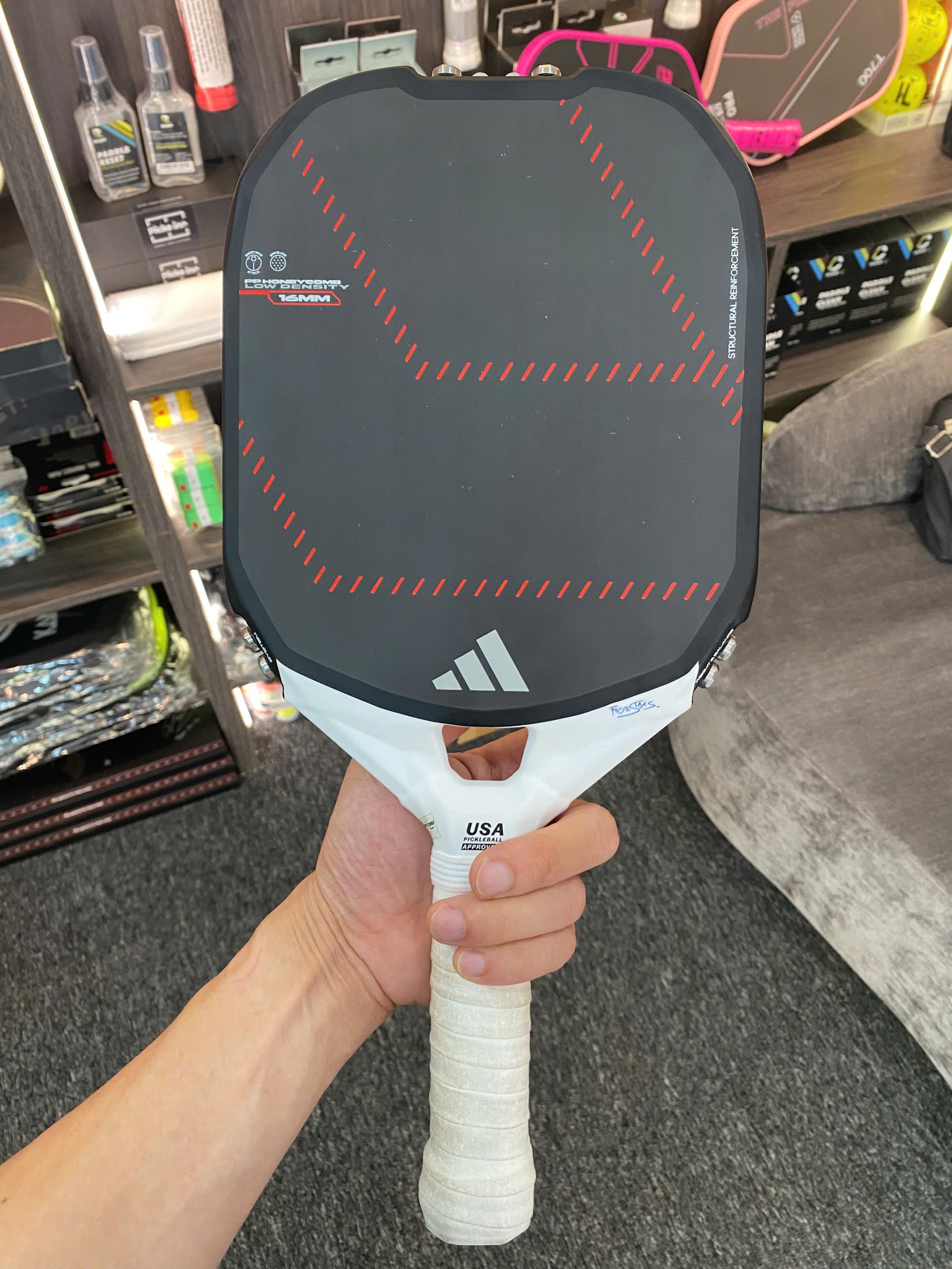 Vợt Pickleball Adidas Metalbone LP đánh ít, viền xước đúng 1 vết nhẹ