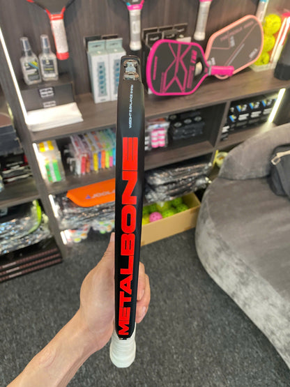 Vợt Pickleball Adidas Metalbone LP đánh ít, viền xước đúng 1 vết nhẹ