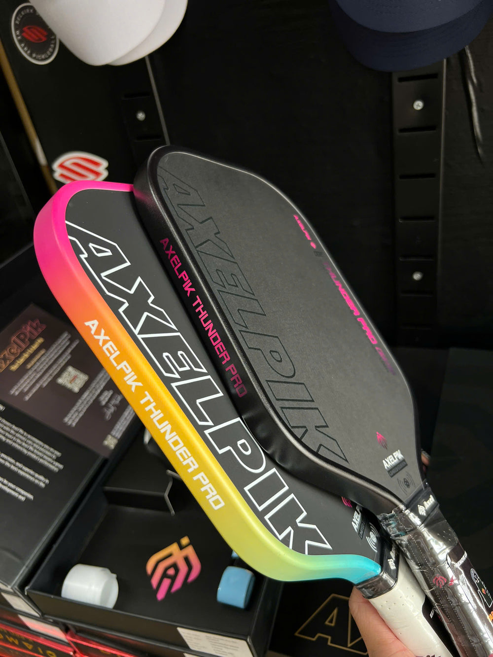 Ảnh vợt pickleball tr&ecirc;n s&acirc;n